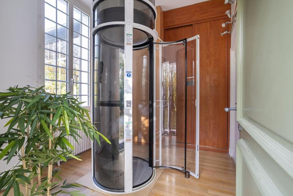 Appartement De 100M2 Dans Un Parc A 20 Mn Du Centre De Paris Garches 외부 사진
